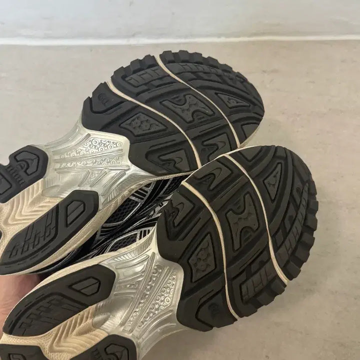 [BUNJANG] ASICS Gel-Kayano 14 Carrier Grey Black Sneakers 250 / 아식스 언리미티드 젤 카야노 14 캐리어 그레이 블랙 250
