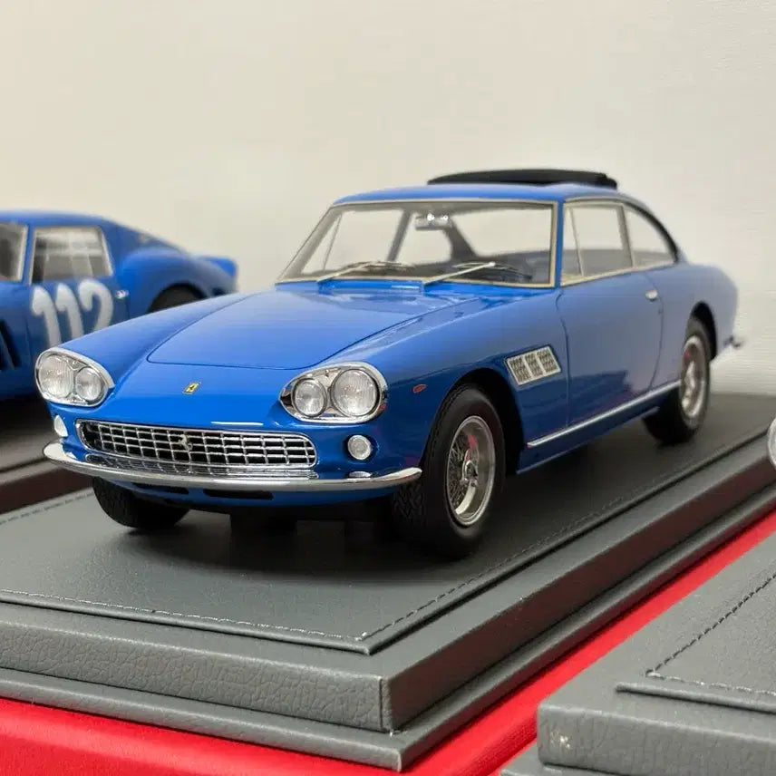 [BUNJANG] 1:18 Ferrari 330 Gt 2+2 John Lennon Model Car / 1:18 Ferrari 330 Gt 2+2 John Lennon car