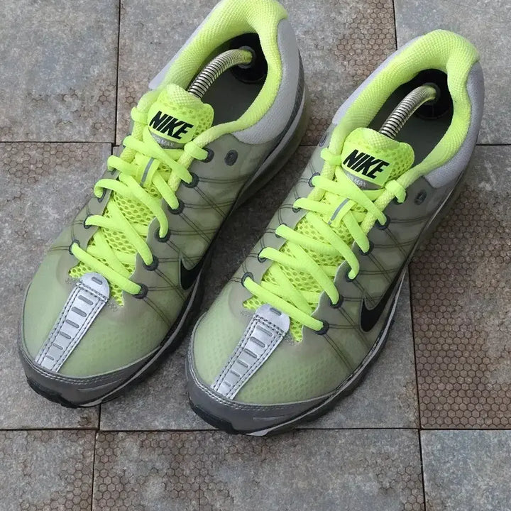 [BUNJANG] Nike Air Max 2009 Volt Grey Sneakers / (255)나이키 에어맥스 2009 볼트 그레이 스니커즈