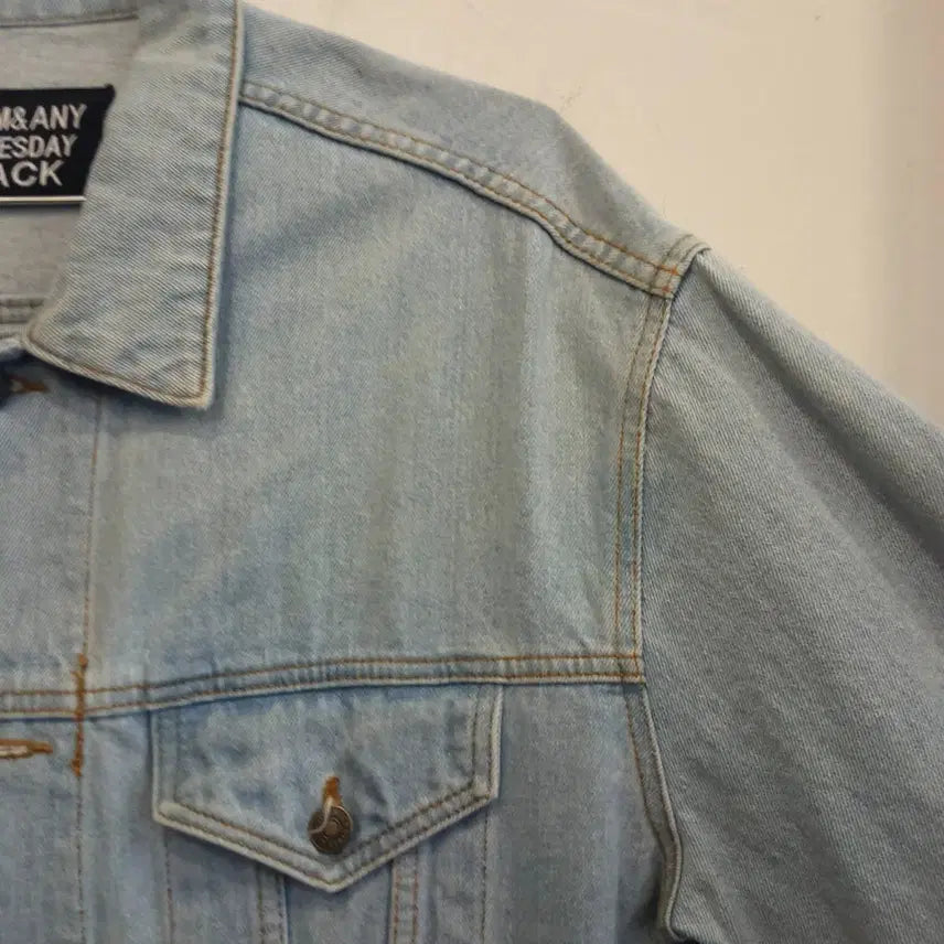 [BUNJANG] Light Wash Denim Oversized Trucker Jacket / 연청 데님 오버핏 트러커 자켓