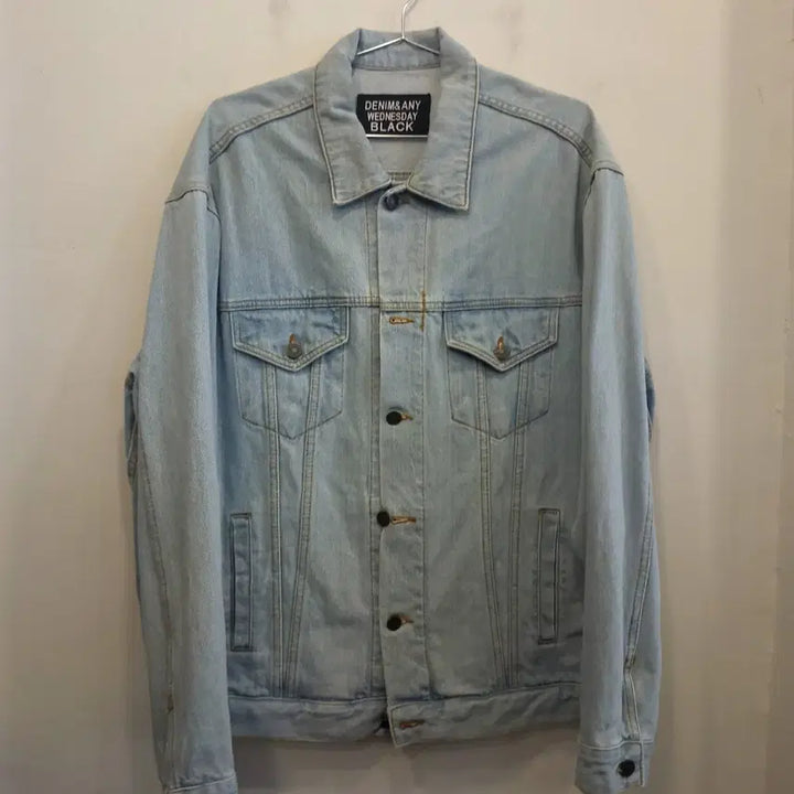 [BUNJANG] Light Wash Denim Oversized Trucker Jacket / 연청 데님 오버핏 트러커 자켓