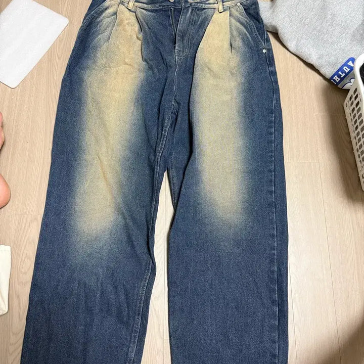 [BUNJANG] Je-meot Western Two-Tuck Washed Wide Denim Pants / 제멋 웨스턴 투턱 워싱 와이드 데님 팬츠