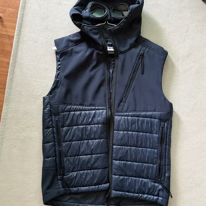 [BUNJANG] CP Company Goggle Hood Padded Vest Navy / CP컴퍼니 고글 후드 패딩 조끼 네이비