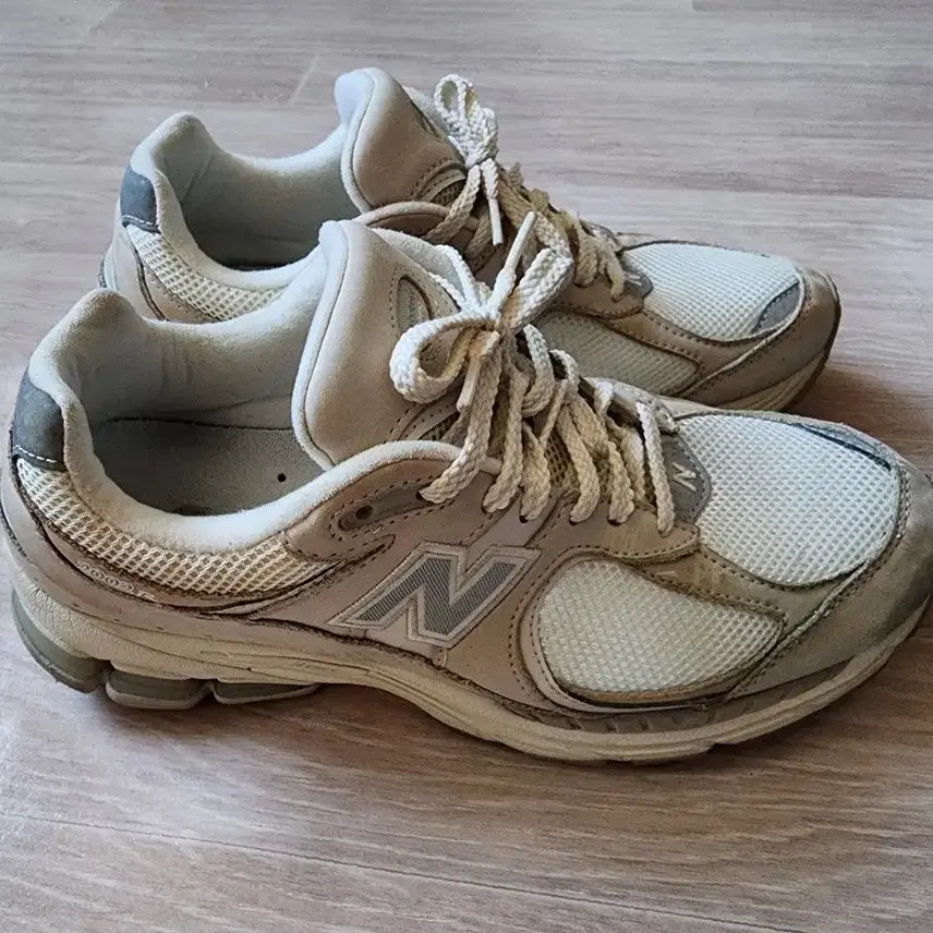 [BUNJANG] New Balance 2002 White Ivory Sneakers / 뉴발란스 2002 화이트 아이보리