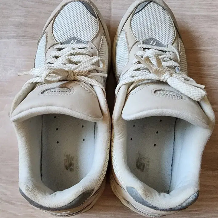[BUNJANG] New Balance 2002 White Ivory Sneakers / 뉴발란스 2002 화이트 아이보리