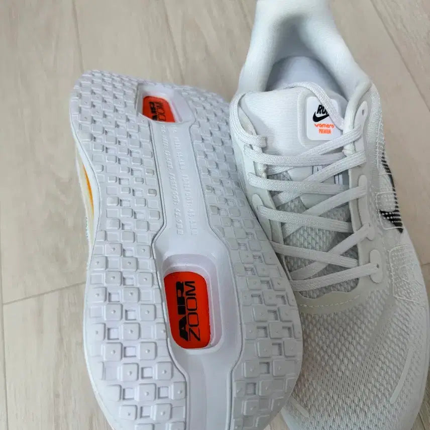 [BUNJANG] Nike Vomero Premium Sail Coconut Milk Shoes (280) / 나이키 보메로 프리미엄 Sail Coconut Milk 280