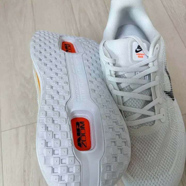 [BUNJANG] Nike Vomero Premium Sail Coconut Milk Shoes (280) / 나이키 보메로 프리미엄 Sail Coconut Milk 280
