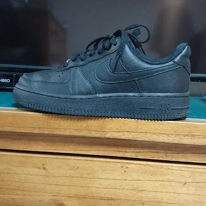 [BUNJANG] Nike Air Force 1 Sneakers - Black / 나이키 정품 에어포스1 운동화.240
