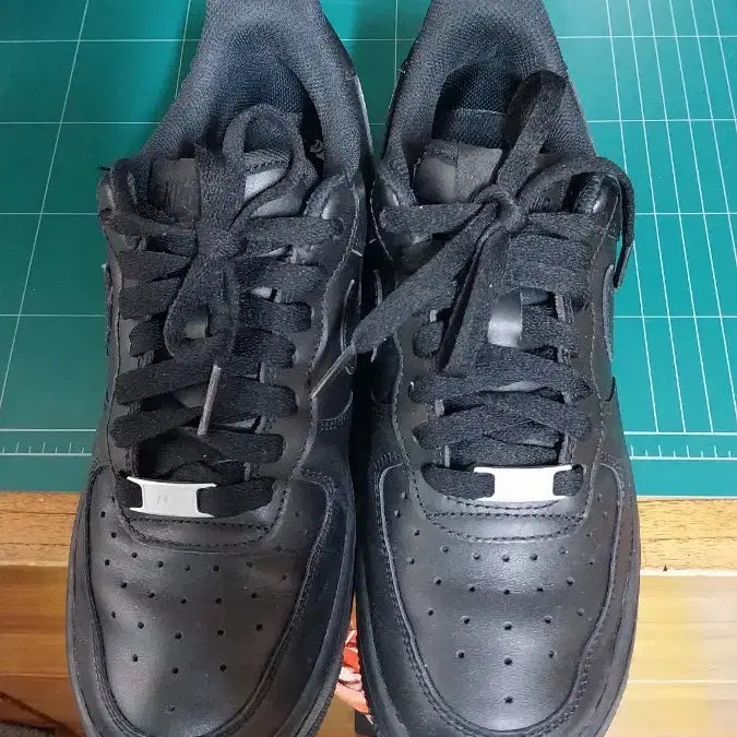 [BUNJANG] Nike Air Force 1 Sneakers - Black / 나이키 정품 에어포스1 운동화.240