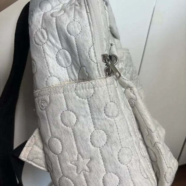 [BUNJANG] hug yours kin Quilted Backpack / 허그유어스킨 퀼티드 백팩/ 정가 119,000
