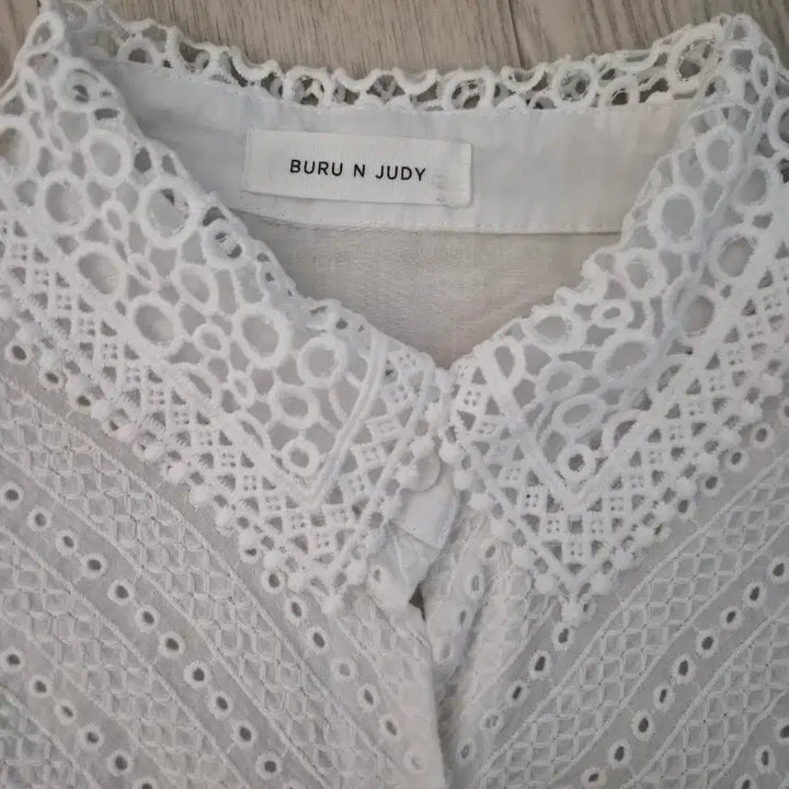[BUNJANG] Boo Roo &amp; Judy Sleeveless Blouse / 부루앤쥬디 민소매 블라우스