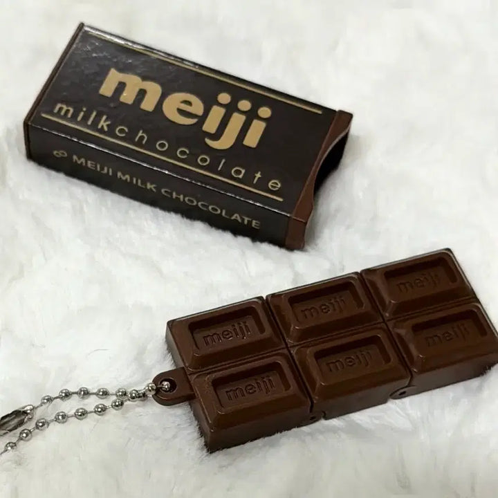 [BUNJANG] Meiji White Chocolate Clicker Keycap Fidget Toy / meiji 메이지 화이트 초콜릿 딸깍이 클리커 클릭커 키캡 키링 피젯토이