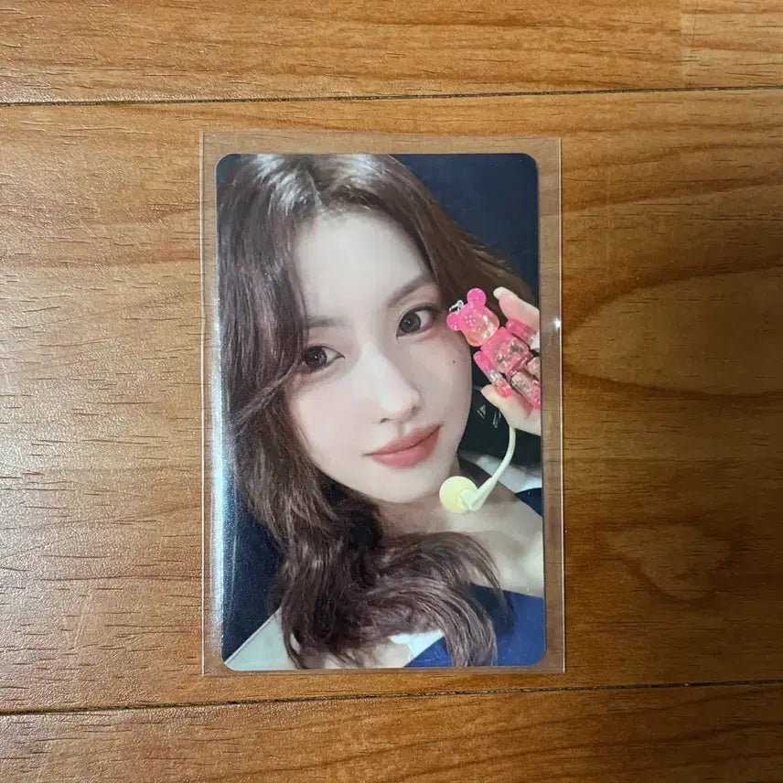 [BUNJANG] TWICE Momo BE@RBRICK Photocard / 트와이스 TWICE 모모 베어브릭 BE@RBRICK 포카
