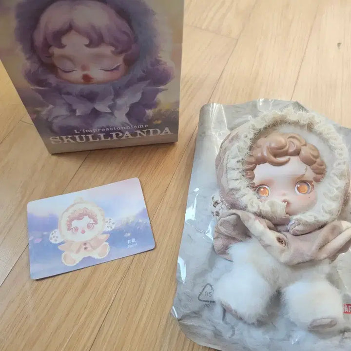 [BUNJANG] Popmart Skullpanda Garden of Light Series Figurine Keychain / 팝마트 스컬판다 빛의 정원 시리즈 인형 키링