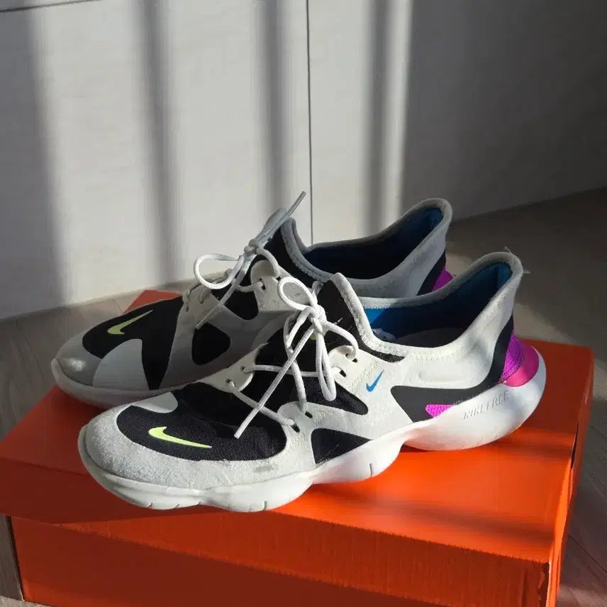 [BUNJANG] Nike Free Run 5.0 Summit White Volt Glow AQ1289-100 / 나이키 프리런 5.0 서밋 화이트 볼트 글로우 블랙 AQ1289-100