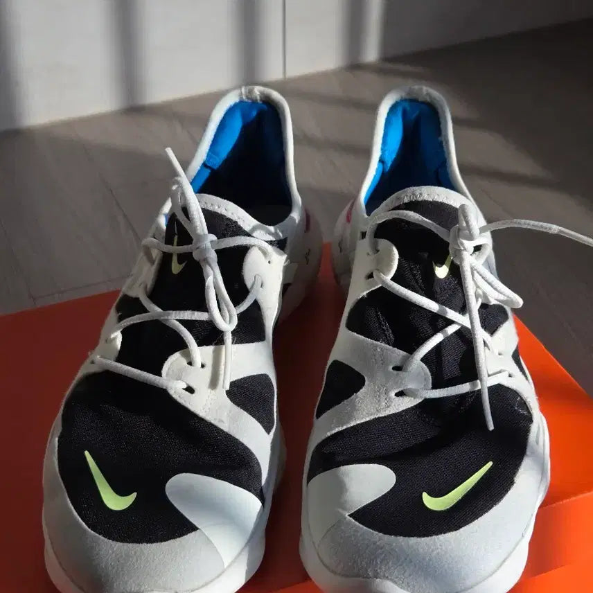[BUNJANG] Nike Free Run 5.0 Summit White Volt Glow AQ1289-100 / 나이키 프리런 5.0 서밋 화이트 볼트 글로우 블랙 AQ1289-100