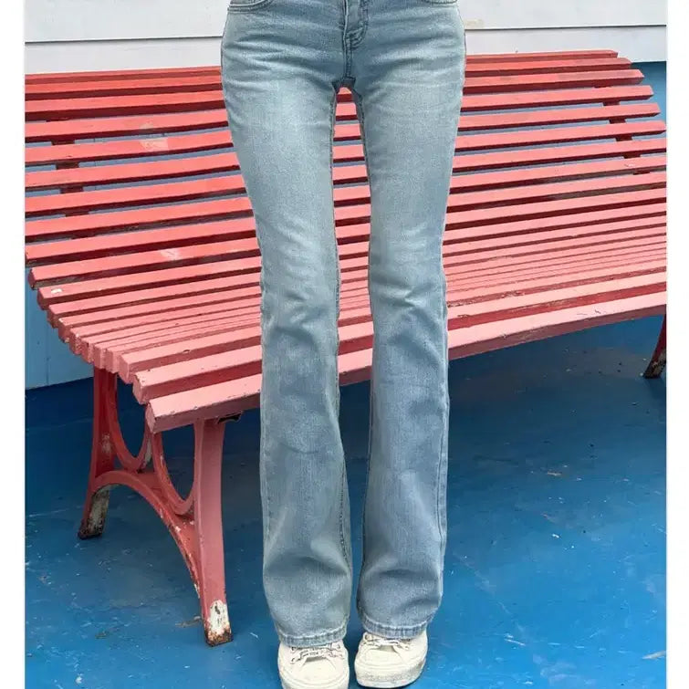 [BUNJANG] Kaindami Low-Waist Bootcut Jeans with Built-in Hip Pads / 카인다미 골반볼륨업 로우웨스트 연중청 부츠컷