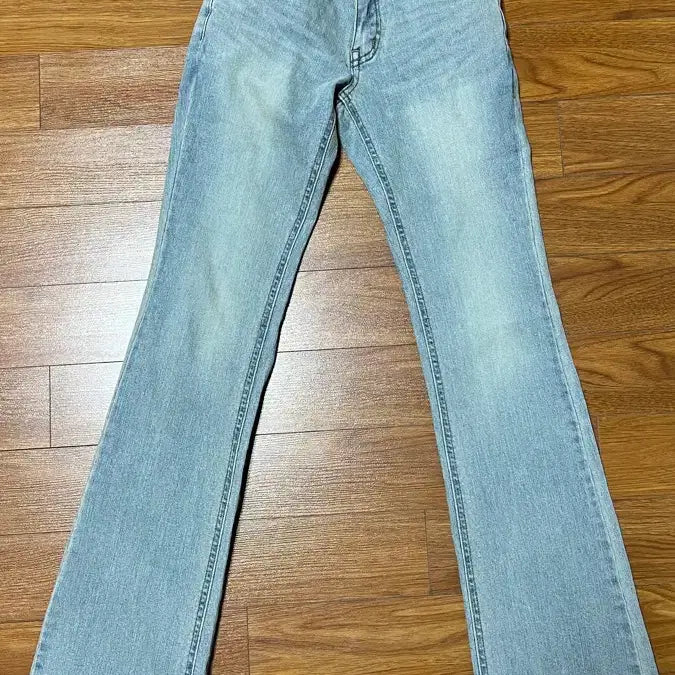 [BUNJANG] Kaindami Low-Waist Bootcut Jeans with Built-in Hip Pads / 카인다미 골반볼륨업 로우웨스트 연중청 부츠컷
