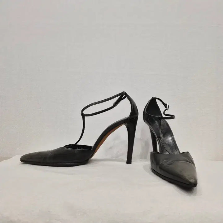 [BUNJANG] Sergio Rossi Black T-Strap Heels - Size 37 (EU) / SERGIO ROSSI 세르지오로시 정품 여성 구두 T 스트랩 힐 블랙