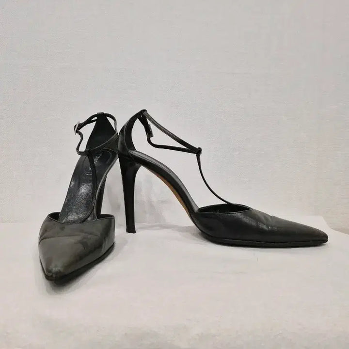 [BUNJANG] Sergio Rossi Black T-Strap Heels - Size 37 (EU) / SERGIO ROSSI 세르지오로시 정품 여성 구두 T 스트랩 힐 블랙