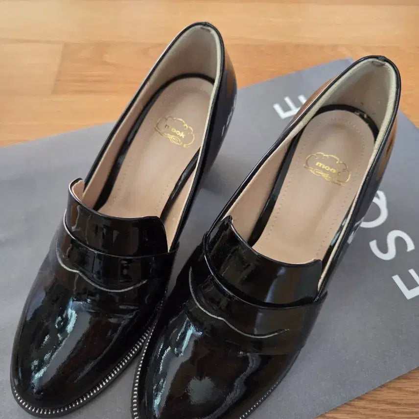 [BUNJANG] Mook Patent Leather Heels - Size 225 / 무크(mook) 애나멜 구두
