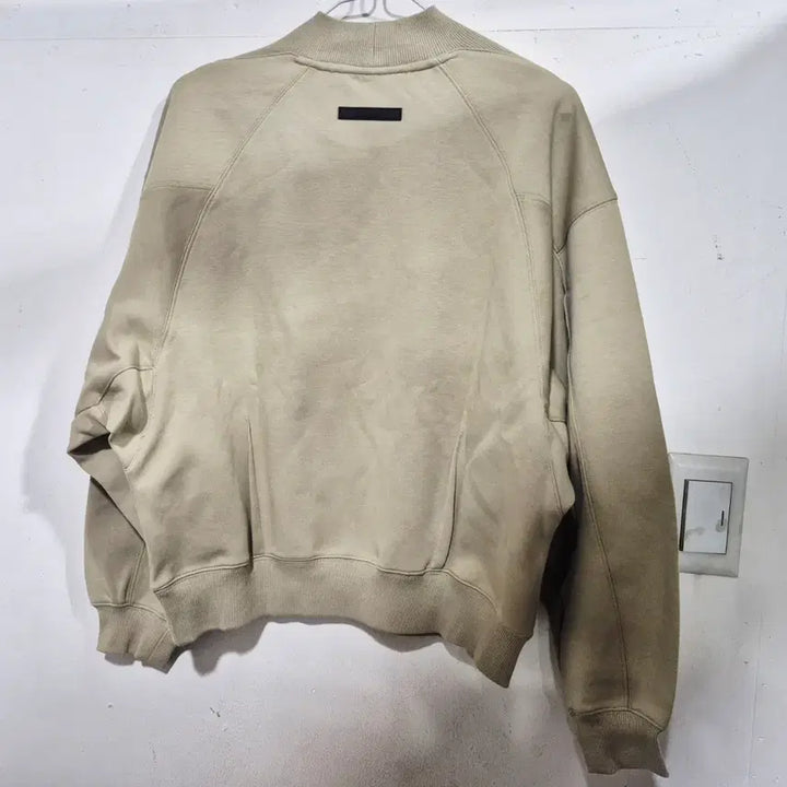 [BUNJANG] KIMMATIN Beige Sweatshirt Free Size / KIMMATIN 마틴킴   베이지 맨투맨  24