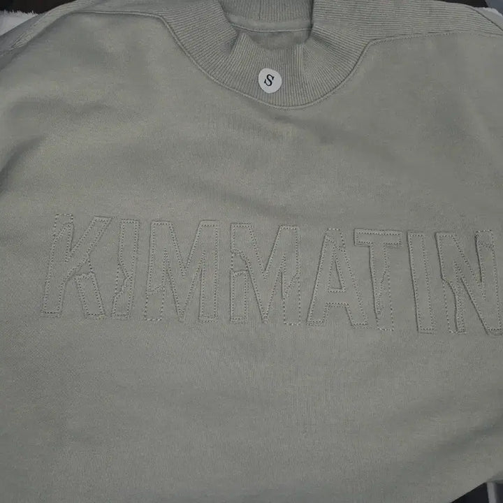 [BUNJANG] KIMMATIN Beige Sweatshirt Free Size / KIMMATIN 마틴킴   베이지 맨투맨  24