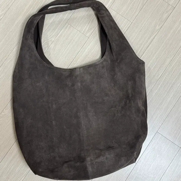 [BUNJANG] Muzian Titel Suede Flow Bag Brown / 마지언타이틀 스웨이드 플로우 백 브라운