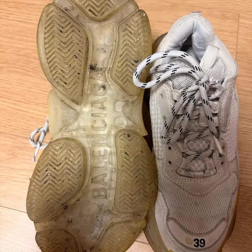 [BUNJANG] Balenciaga Triple S White Clear Sole Sneakers Size 39 / 발렌시아가 트리플s 화이트 클리어솔 39