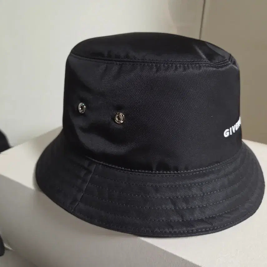 [BUNJANG] Givenchy Embroidered Logo Bucket Hat Black / 지방시 자수 로고 버킷햇 블랙