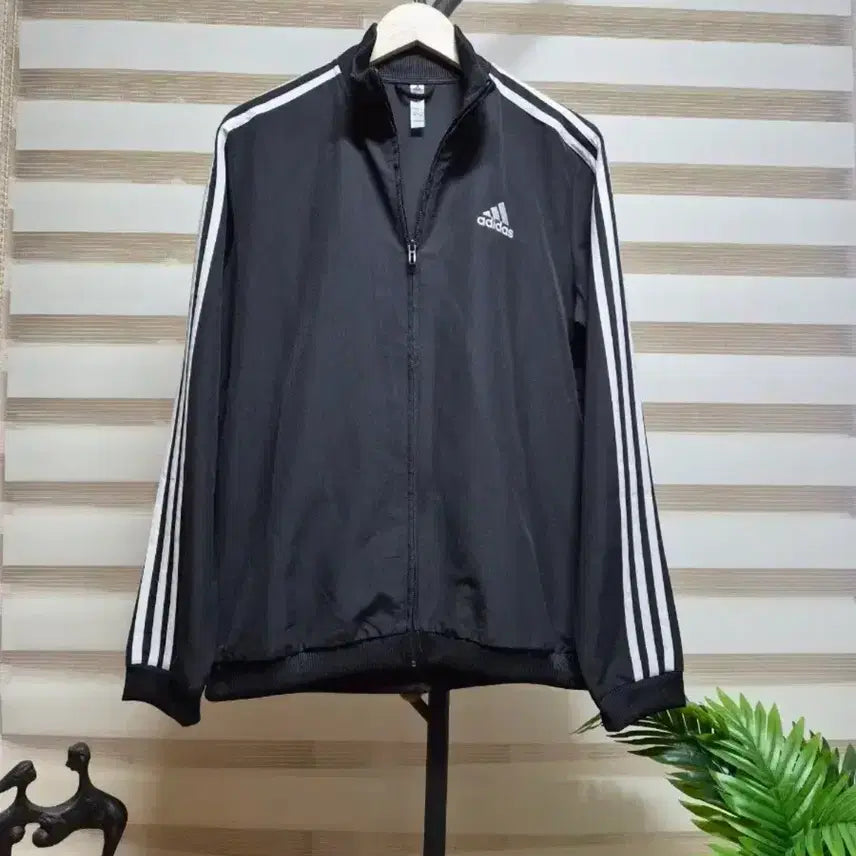 [BUNJANG] Adidas Windbreaker Track Jacket Jersey - Black, Size L / 아디다스 바람막이 져지 L