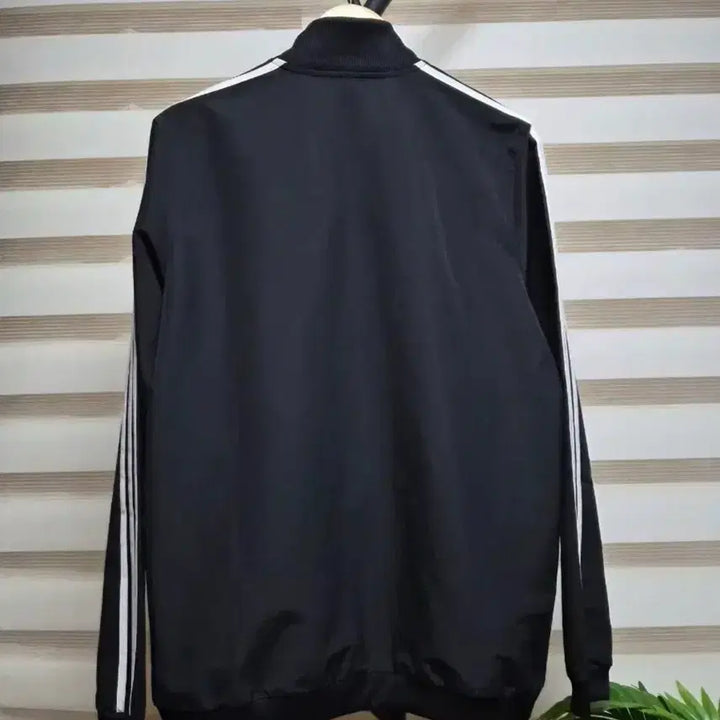 [BUNJANG] Adidas Windbreaker Track Jacket Jersey - Black, Size L / 아디다스 바람막이 져지 L