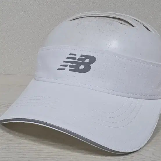 [BUNJANG] New Balance White Sun Cap (Free Size 55-60cm) / 뉴발란스 화이트 썬캡 프리 55-60cm 가능
