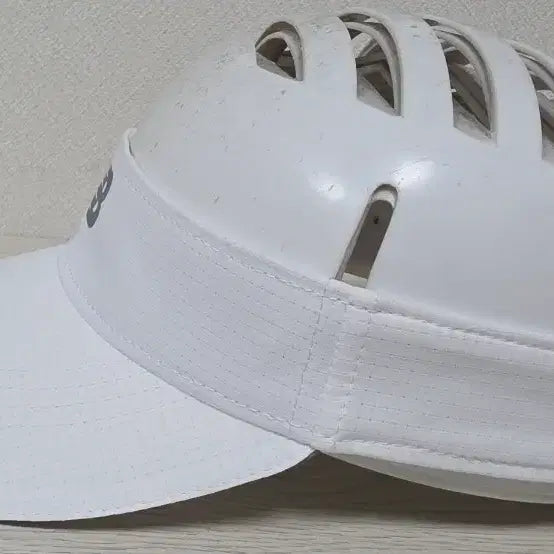 [BUNJANG] New Balance White Sun Cap (Free Size 55-60cm) / 뉴발란스 화이트 썬캡 프리 55-60cm 가능