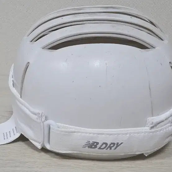 [BUNJANG] New Balance White Sun Cap (Free Size 55-60cm) / 뉴발란스 화이트 썬캡 프리 55-60cm 가능