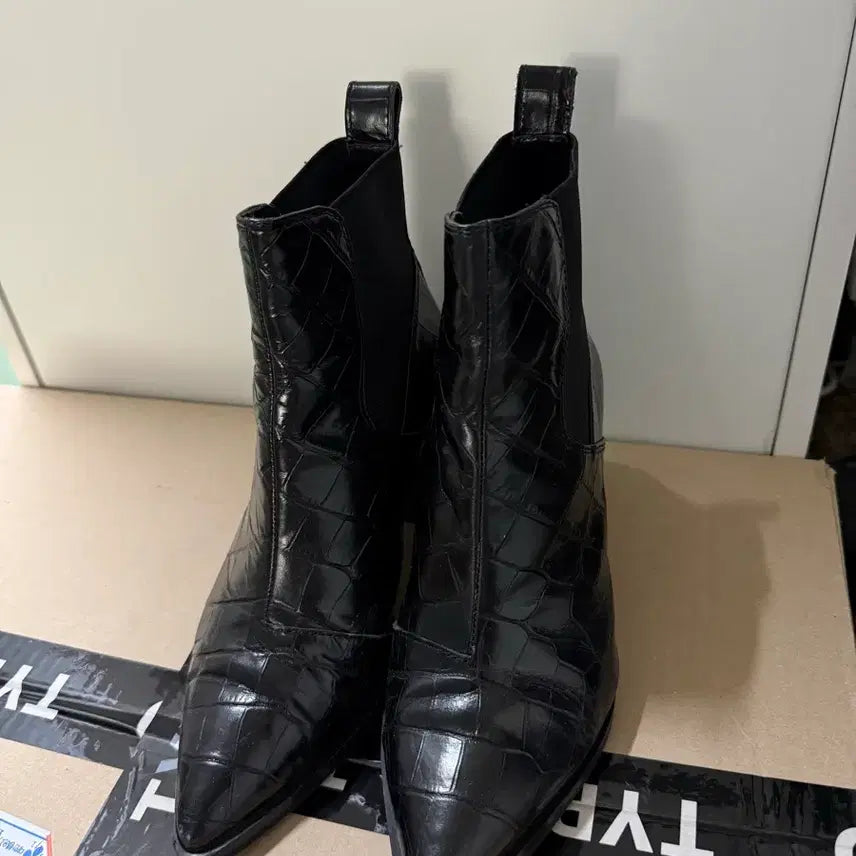 [BUNJANG] And Other Stories Leather Ankle Boots Size 36 (230mm) / 앤아더스토리즈 소가죽 앵클부츠 36사이즈 230mm