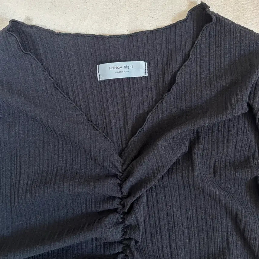 [BUNJANG] Pleated Shirring Short Sleeve T-shirt - Black / 새상품 플리츠 셔링 반팔 티셔츠 블랙