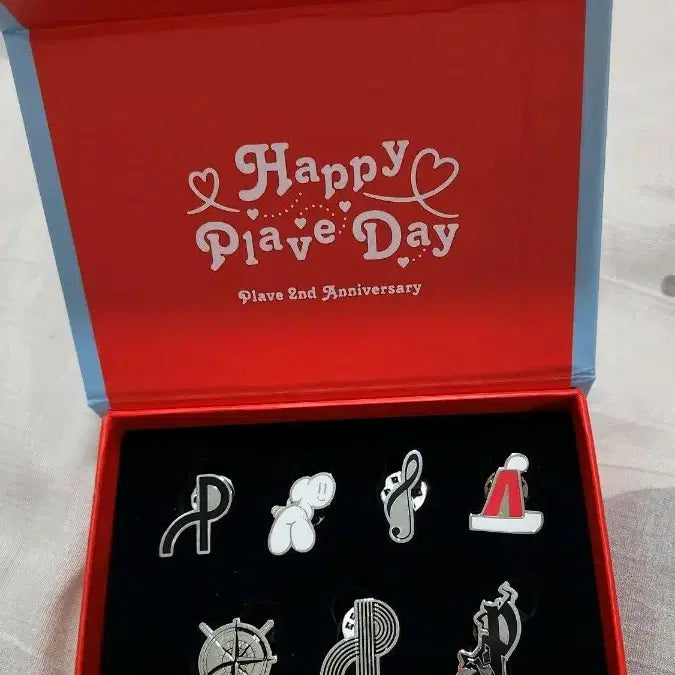 [BUNJANG] PLAVE 2nd Anniversary Badge Set / 플레이브 2주년 기념 뱃지 세트