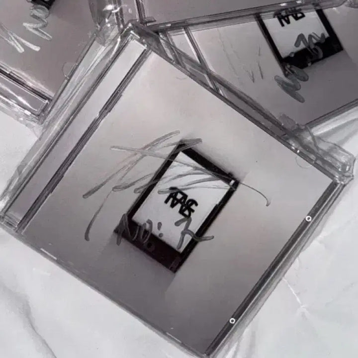 [BUNJANG] Noel 21 F/W EP Album Autographed Version / (새상품)노엘 21 F/W EP 앨범 사인반