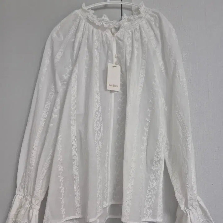 [BUNJANG] Lenecru White Blouse Floral Lace Ruffle Sleeve / Lenecru 흰색 블라우스
