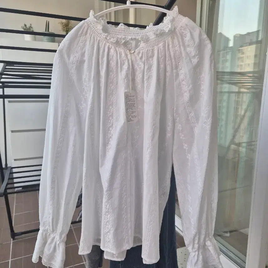 [BUNJANG] Lenecru White Blouse Floral Lace Ruffle Sleeve / Lenecru 흰색 블라우스