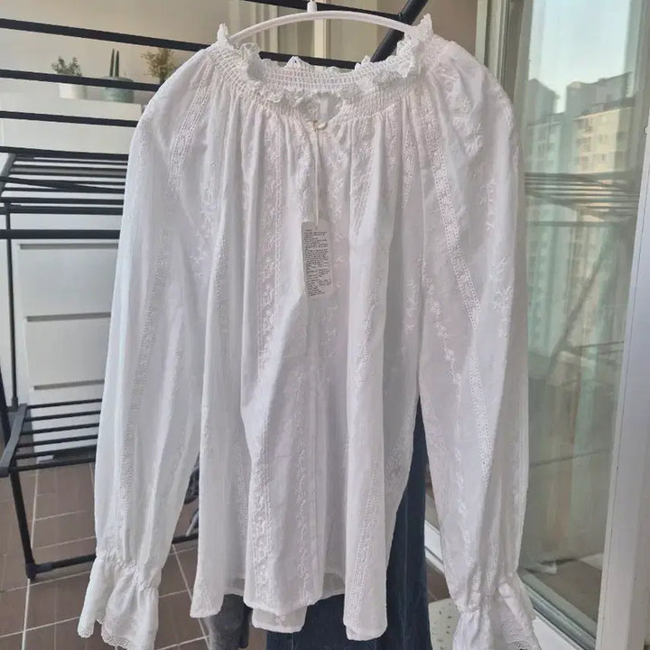 [BUNJANG] Lenecru White Blouse Floral Lace Ruffle Sleeve / Lenecru 흰색 블라우스