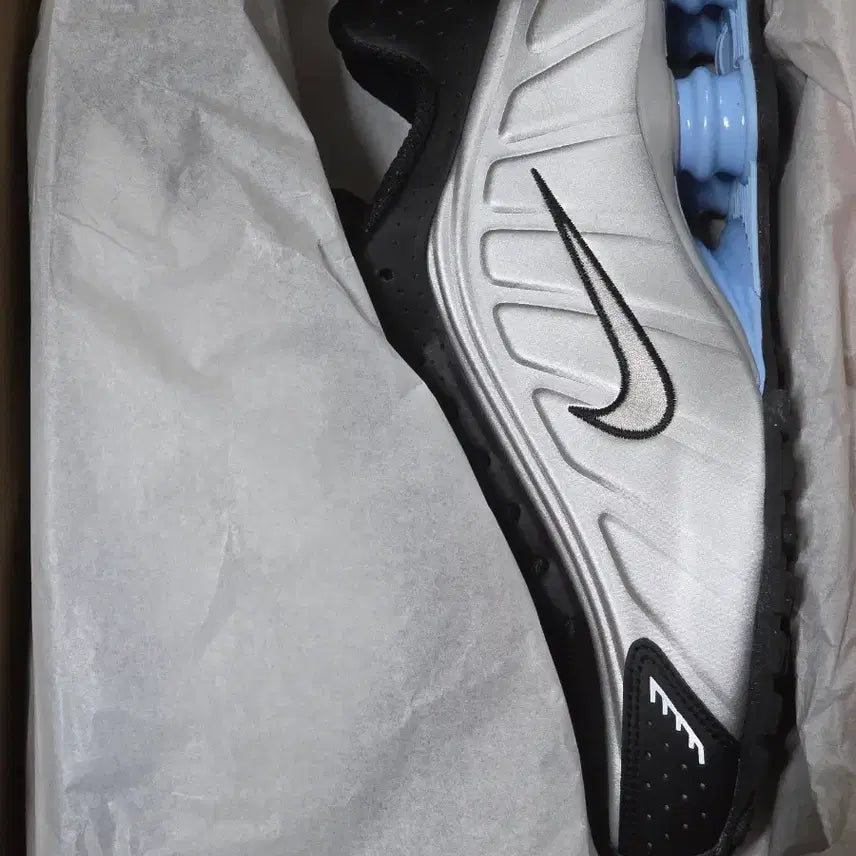 [BUNJANG] Nike Shox R4 Metallic Silver Black Sneakers / 나이키 샥스 R4 메탈릭 실버 블랙 새상품