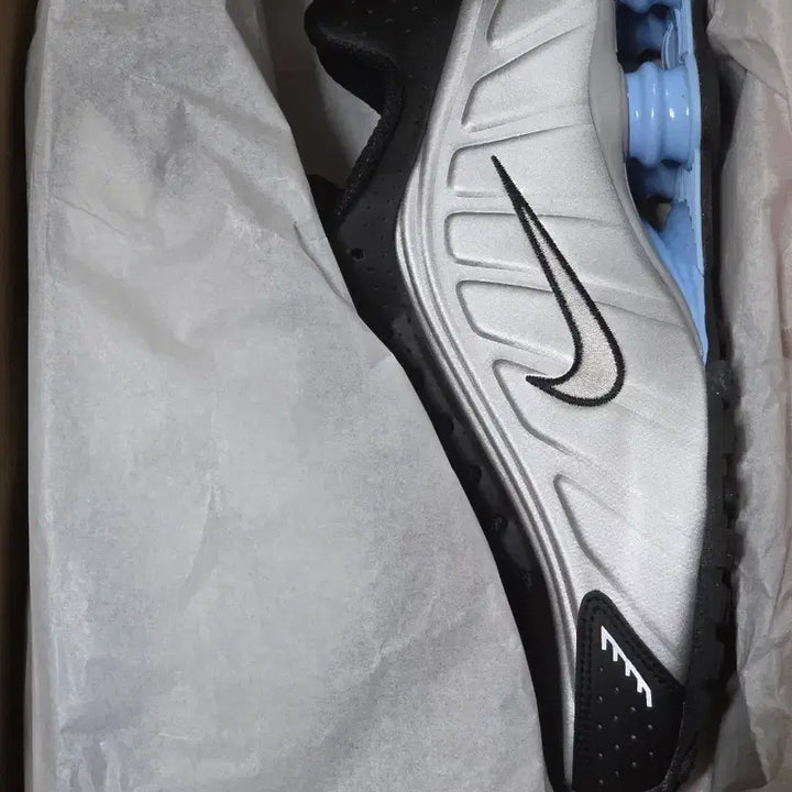 [BUNJANG] Nike Shox R4 Metallic Silver Black Sneakers / 나이키 샥스 R4 메탈릭 실버 블랙 새상품