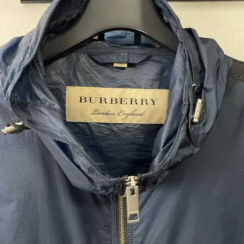 [BUNJANG] Burberry Nylon Hooded Windbreaker Jacket XXL / 버버리 바람막이 자켓 XXL