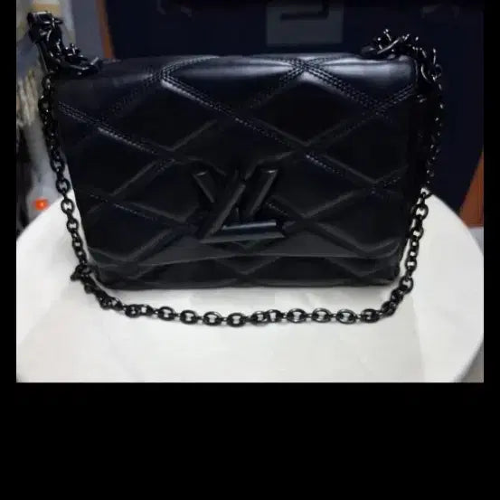 [BUNJANG] Louis Vuitton Quilted Black Chain Bag / 루이비통 퀼팅 블랙 체인백 20X25