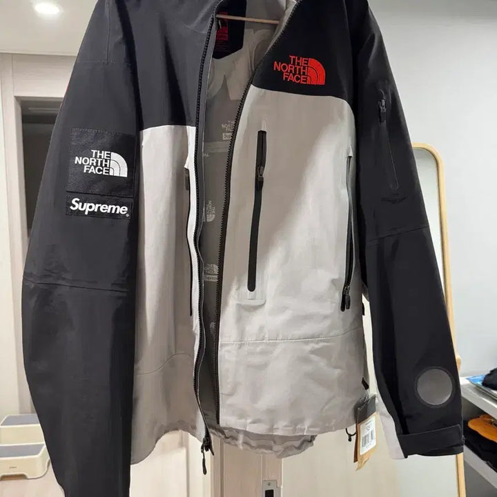[BUNJANG] Supreme x The North Face Taped Seam Shell Jacket Grey FW22 / [L]FW22 슈프림 노스페이스 테입드 심 쉘 재킷 그레이