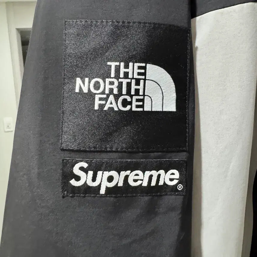 [BUNJANG] Supreme x The North Face Taped Seam Shell Jacket Grey FW22 / [L]FW22 슈프림 노스페이스 테입드 심 쉘 재킷 그레이