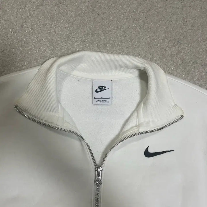 [BUNJANG] Nike Half-Zip Cropped Sweatshirt White Fleece Women&