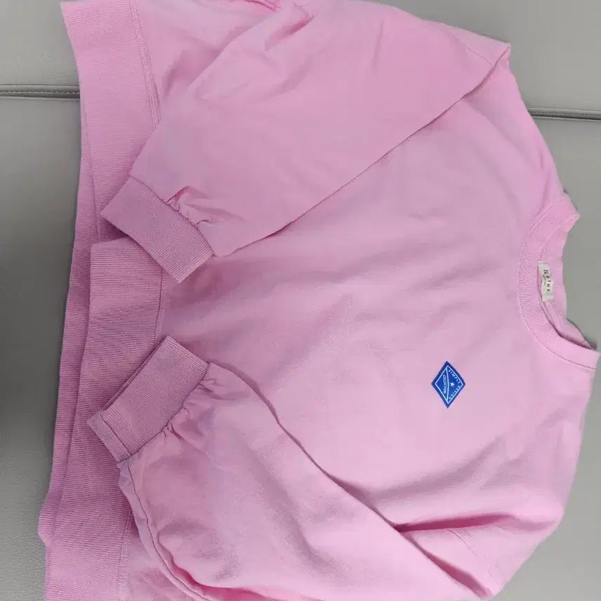 [BUNJANG] Unused Pink Sweatshirt with Embroidery and Patch / 선물받은 새상품 맨투맨